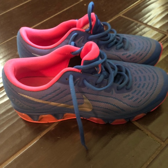 Nike Shoes - Nike Air size 9 excellent shape